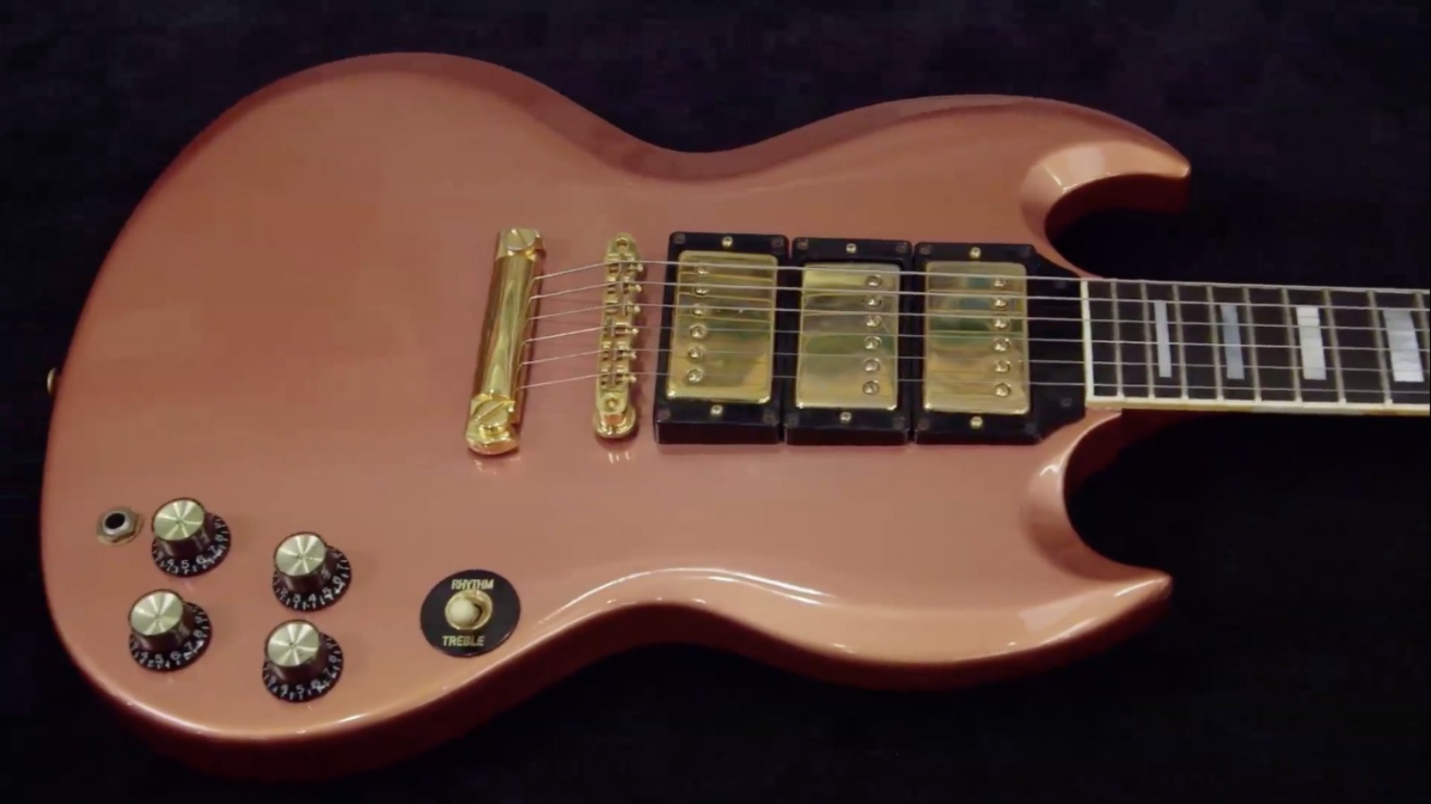 The Rare Guitar That Fetched $3,000 On Pawn Stars