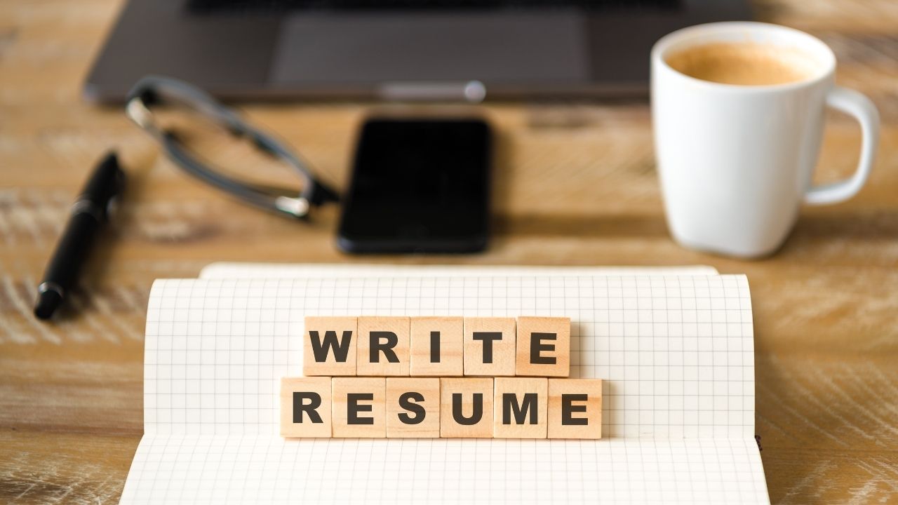 Listing a One-Month Job on Your Resume — Yes or No?