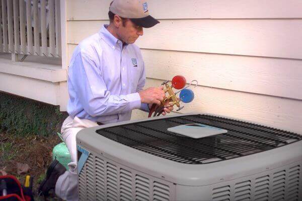 Why Homeowners Schedule Air Conditioner Maintenance in Spring